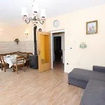 شقة Oto